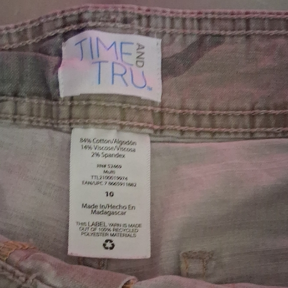 Green Cargo Shorts with Belt Loops and Mid-Thigh Length - Picture 2 of 7